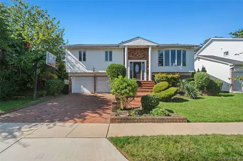 8 Gale Dr, Valley Stream, NY 11581