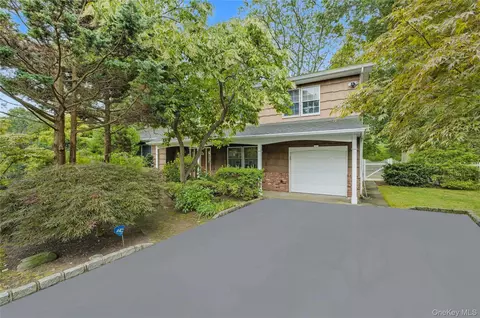 16 Delmar Ln, Commack, NY 11725