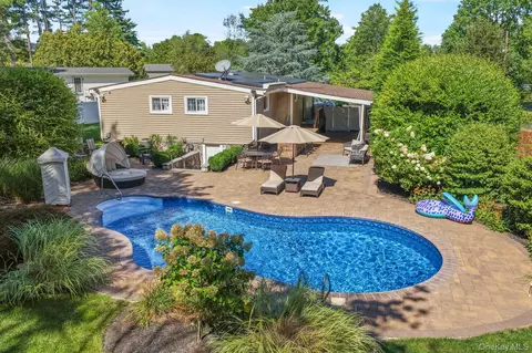 6 Gloria Ct, Clarkstown, NY 10956