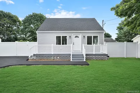 74 Glenmore Ave, Central Islip, NY 11722