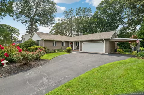 27 Rustic Rd, Miller Place, NY 11764