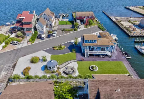 2 Bayview Ave E, Lindenhurst, NY 11757