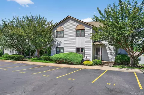 61 Bramley Ct, Monroe, NY 10950