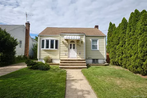 101 Hampton Ave, North Hempstead, NY 11507