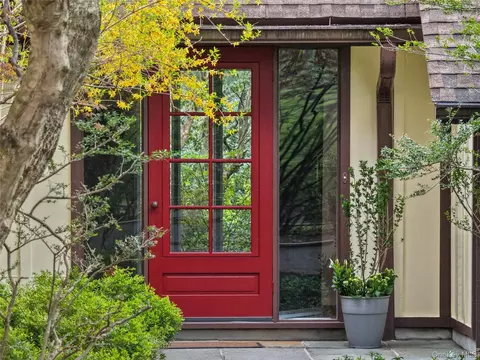 20 Lewis Rd, Greenburgh, NY 10533