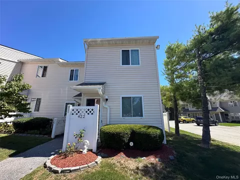422 Gregory Ct, Lloyd, NY 12528