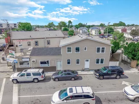 6 E Barclay St, Hicksville, NY 11801