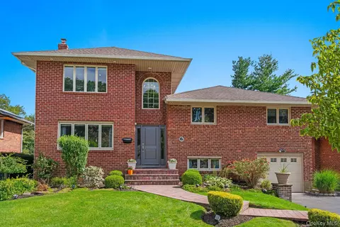 114 Seaman Rd, Jericho, NY 11753