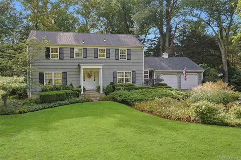 2 Creighton Ln, Briarcliff Manor, NY 10510