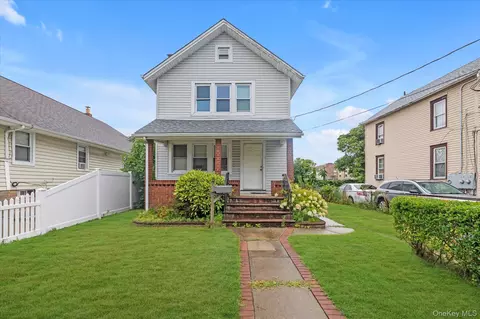 47 Harding Pl, Freeport, NY 11520