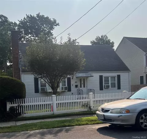 82 Carley Ave, Huntington, NY 11743