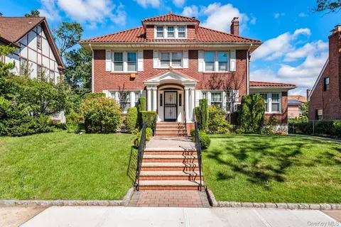 33-47 158 St, Flushing, NY 11358