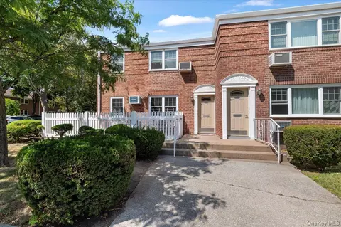 226-01 Union Tpke #A, Oakland Gardens, NY 11364
