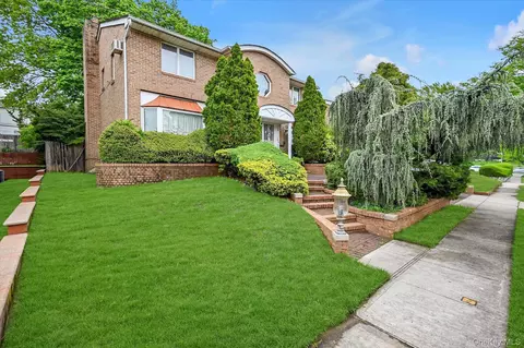138-45 78th Dr, Flushing, NY 11367