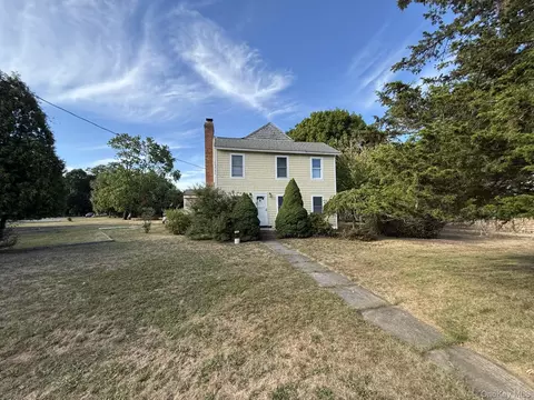 11005 Main Rd, East Marion, NY 11939