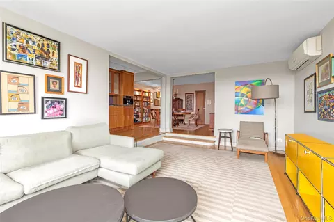 79-10 34th Ave #7X, Jackson Heights, NY 11372