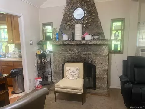 44 Johnson St, Lake Peekskill, NY 10537 photo 4