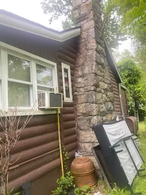 44 Johnson St, Lake Peekskill, NY 10537 photo 2