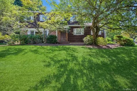 3 Termakay Dr, Clarkstown, NY 10956