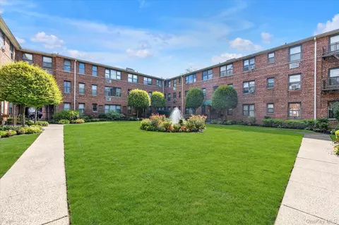 320 Atlantic Ave #D-2, East Rockaway, NY 11518