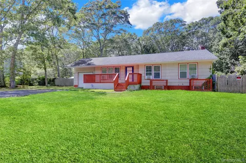 125 Grand Ave, Shirley, NY 11967