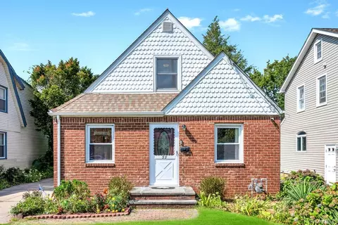 22 Terrace Pl, Hicksville, NY 11801