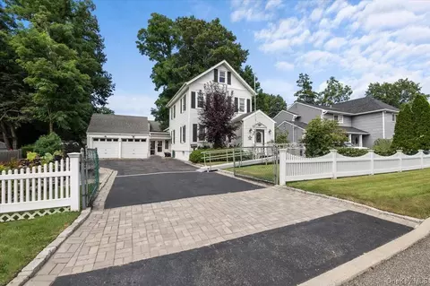 88 Coles St, Glen Cove, NY 11542