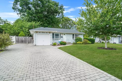 1025 Ocean Ave, Bay Shore, NY 11706