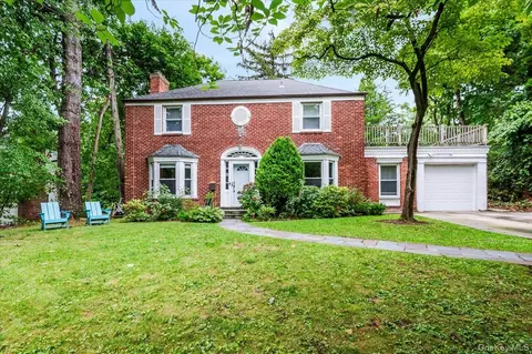 113 Old Mill Rd, North Hempstead, NY 11023