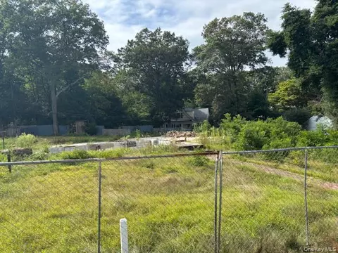 51 Wendover Dr, Huntington, NY
