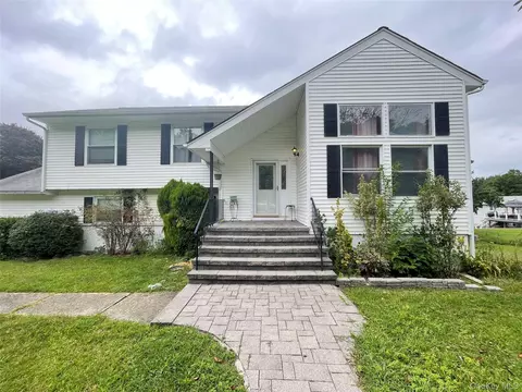 219 Melville Dr, New Windsor, NY 12553