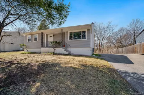 34 Pine Echo Dr, Poughkeepsie, NY 12601