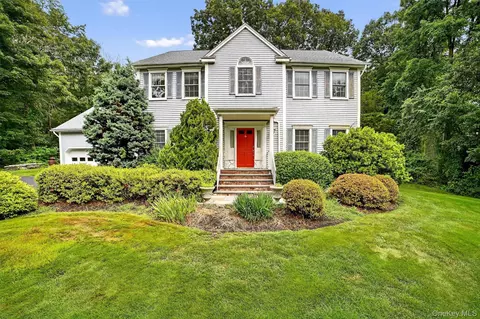12 Veronica Ct, Cortlandt, NY 10567