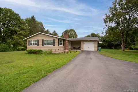 3 Heaton Ln, Wappinger, NY 12590