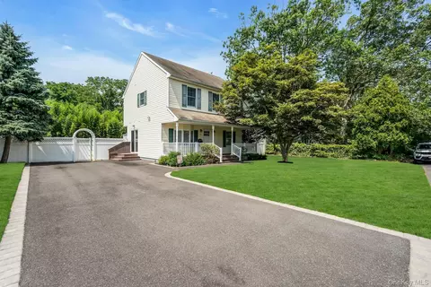 11 Willyn Rd, Blue Point, NY 11715