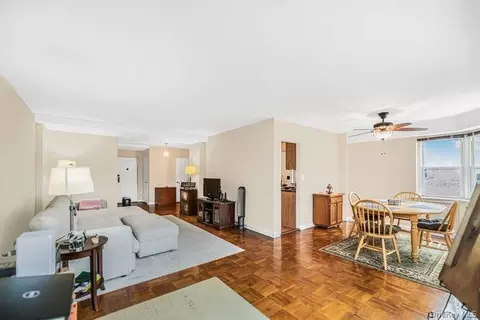 235 Garth Rd #E5I, Scarsdale, NY 10583