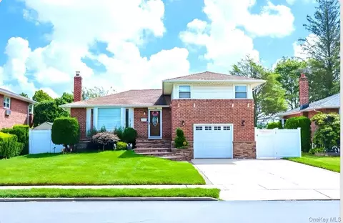 104 Beverly Pl, Levittown, NY 11756
