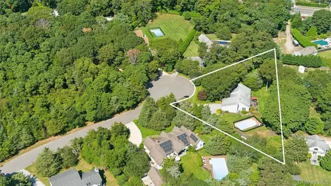6 Wintergreen Ln, Westhampton, NY 11977