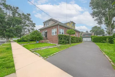 129 Guenther Ave, Valley Stream, NY 11580