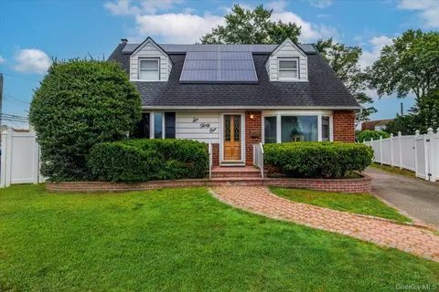 631 Lenore Ln, Elmont, NY 11003