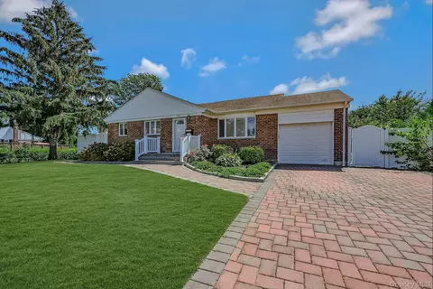 1270 Pulaski Rd, East Northport, NY 11731