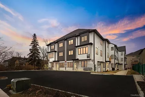 29 Calvert Dr #113, Ramapo, NY 10952