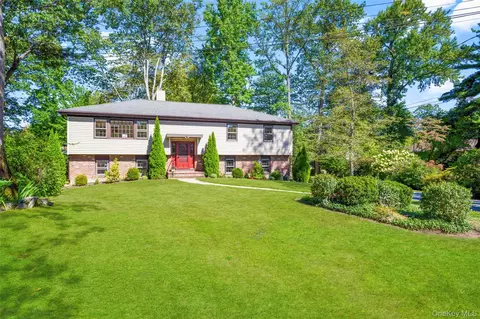 150 Maywood Rd, New Rochelle, NY 10804