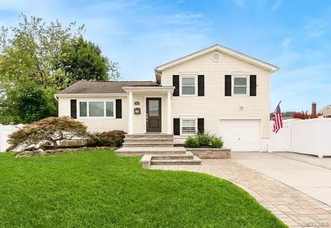 296 Walker St, Massapequa Park, NY 11762