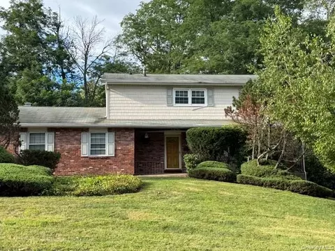 23 Flint Dr, Ramapo, NY 10977