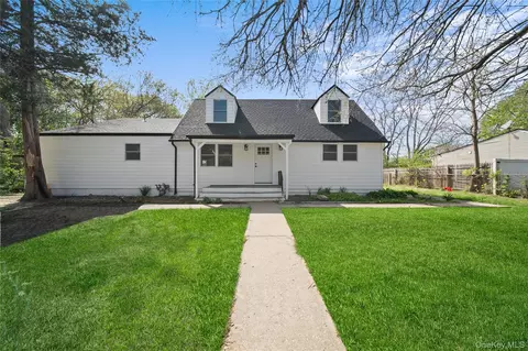 21 Lehigh Ave, Centereach, NY 11720