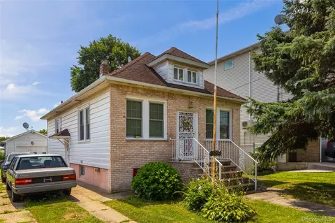 384 Husson St, Staten Island, NY 10306