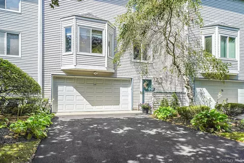 3538 Gibbs Rd, Coram, NY 11727