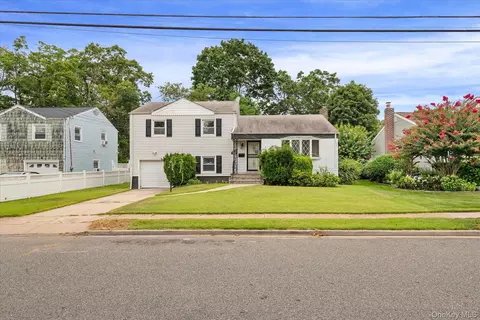36 Gusto Ln, Roosevelt, NY 11575