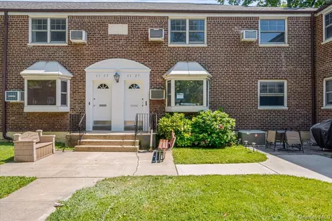 61-25 255th St #980, Little Neck, NY 11362